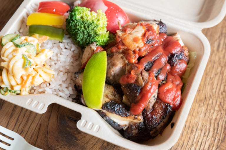 【大阪市東成区】「JERKMAN」の炭火で焼き上げた香ばしいジャークチキンは絶品！お弁当のテイクアウトもありますよ！ 大阪市
