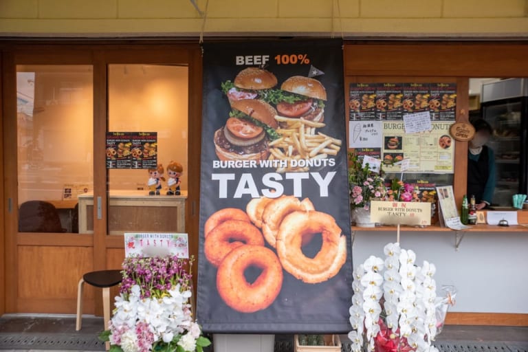 ハンバーガーとドーナツのお店TASTY