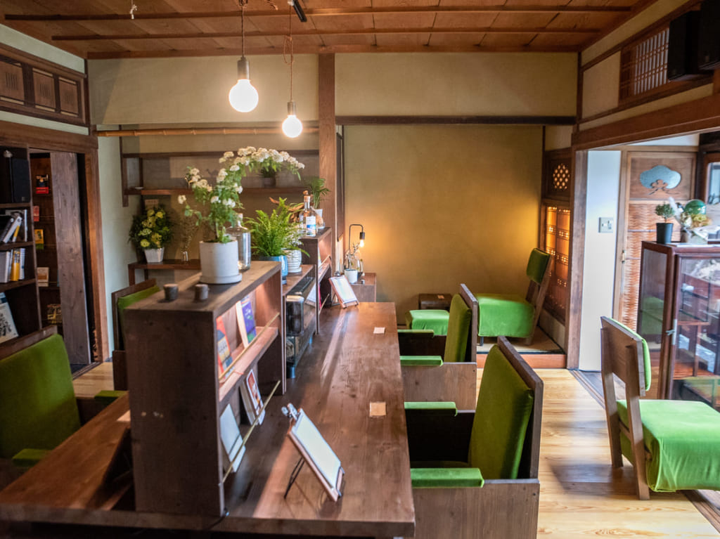 町家再生複合施設 燈のホンのジカン
