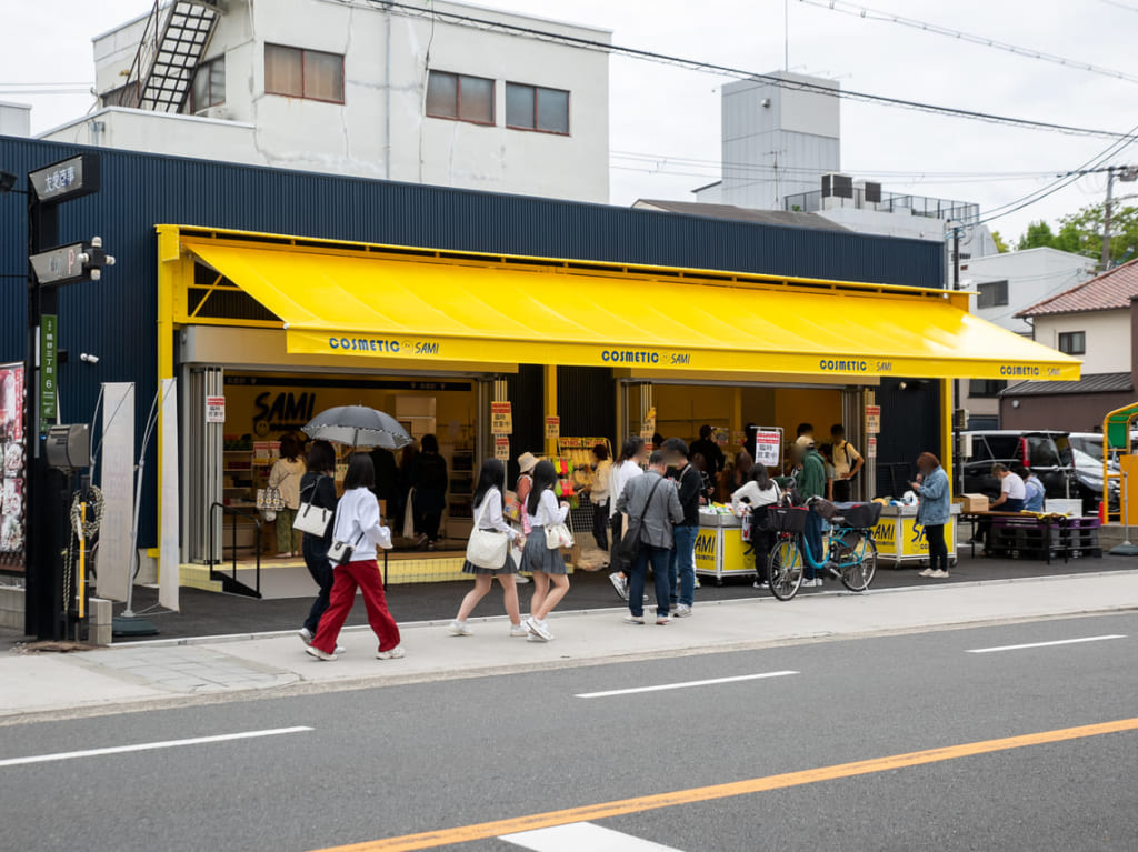 大阪コリアタウン近くの疎開道路沿いにオープンするCosmetic SAMI