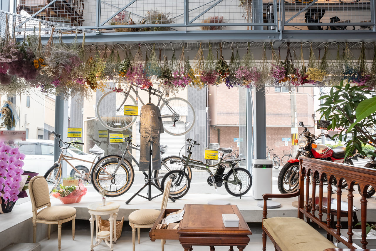 自転車・バイクの販売や整備にカフェ利用もできる「ChouChou（シュシュ）」