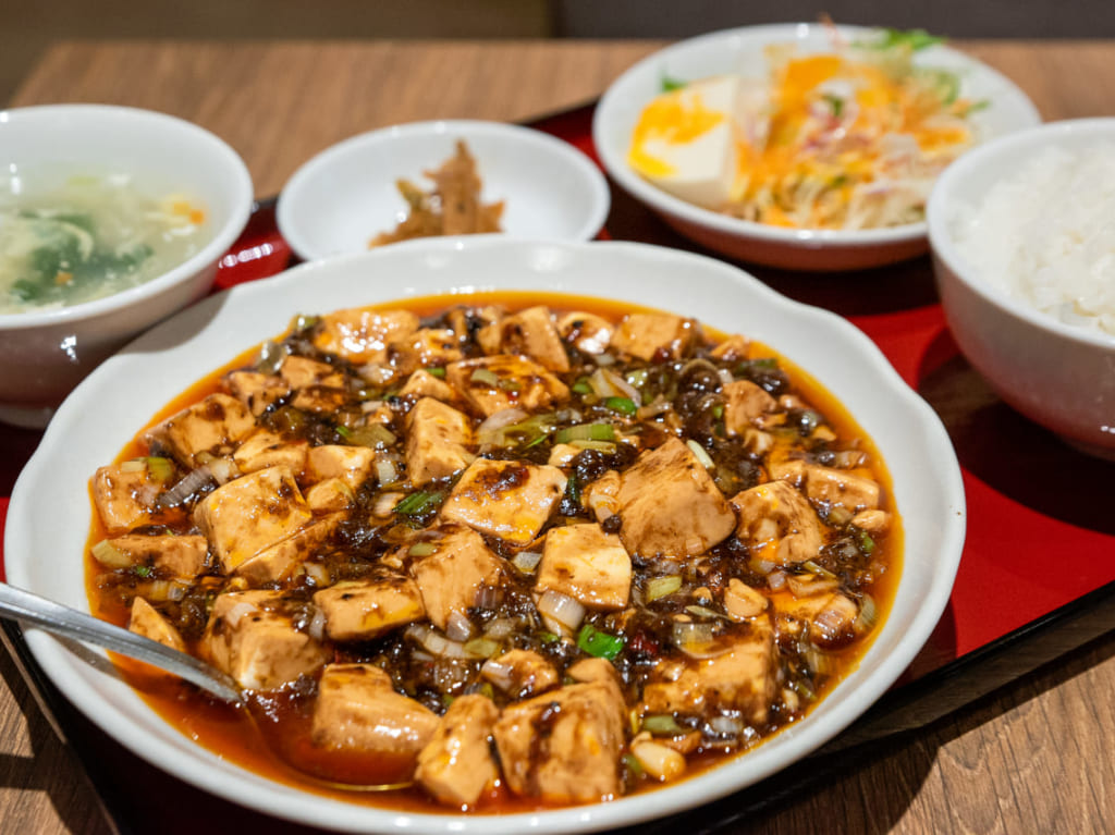桃谷商店街近くの中華料理店「桃園」の四川陳麻婆豆腐ランチ