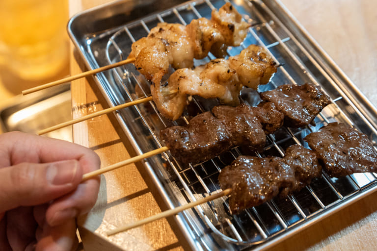 大阪コリアタウンと鶴橋駅の間にある牛ホルモン串焼き「チング」