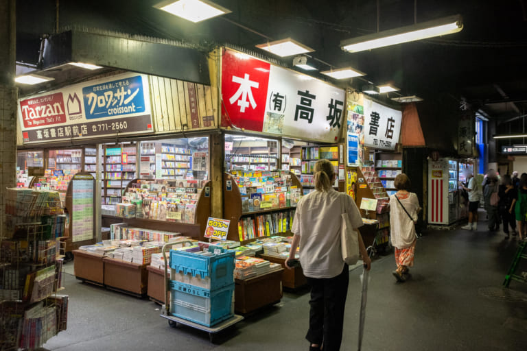 閉店する高坂書店鶴橋駅前店