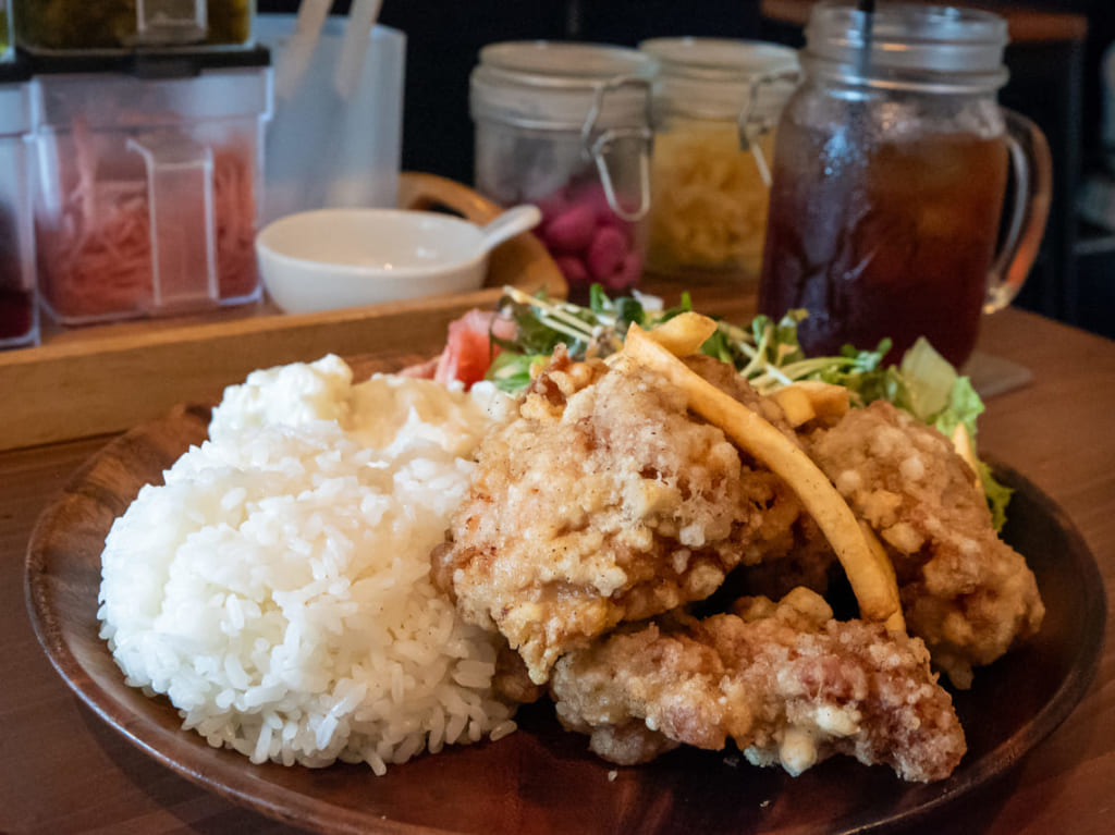 DELTAKOの唐揚げランチ