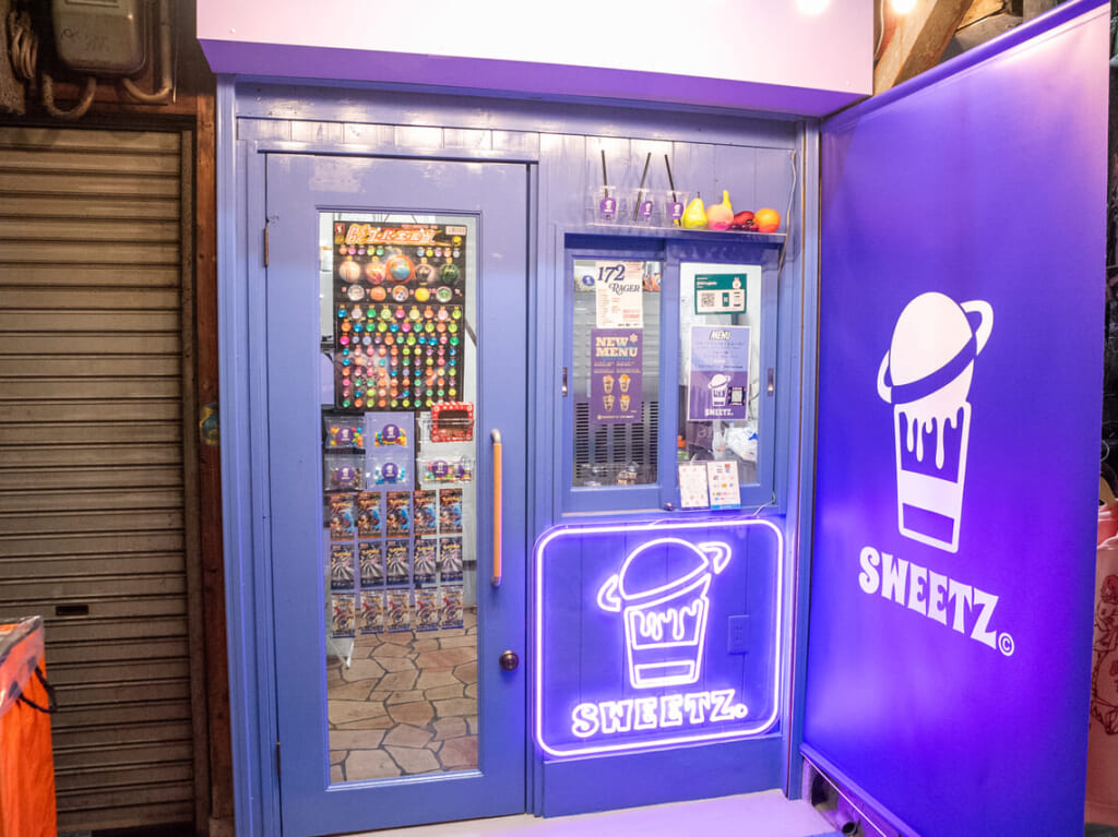 鶴橋商店街のフルーツジュース・パフェ店「SWEETZ」