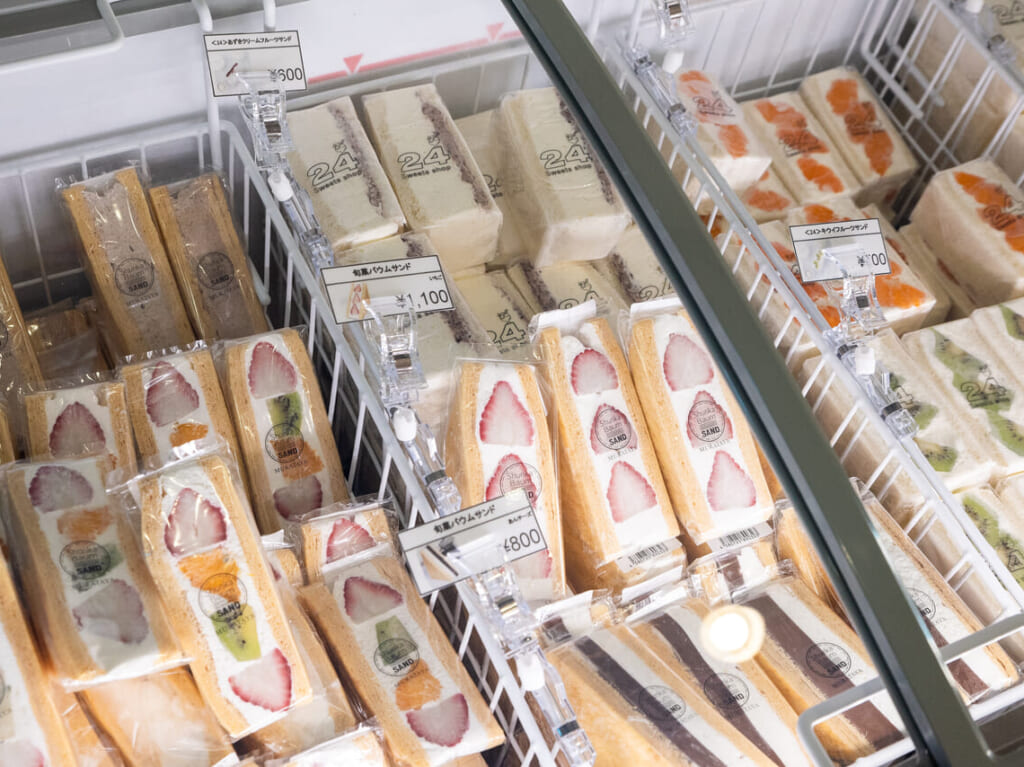 全国で話題の人気スイーツをセレクトしたスイーツ専門店「24（トゥエンティフォー）大阪鶴橋店」