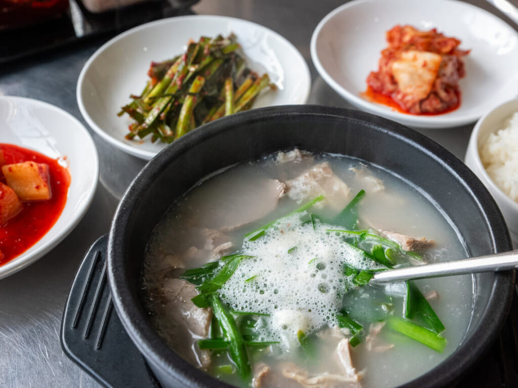 鶴橋駅近くにオープンした韓国料理店「プサン豚クッパ」