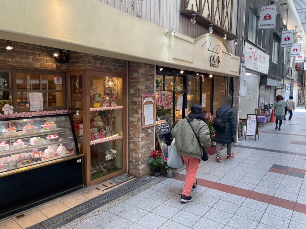 桃谷商店街のケーキ店「ももの木」