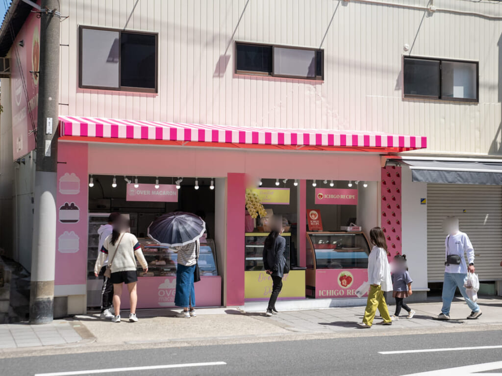 大阪コリアタウンエリアにオープンした「OVERMACARON」「OverRoll＆Donut」「ICHIGO RECIPE」