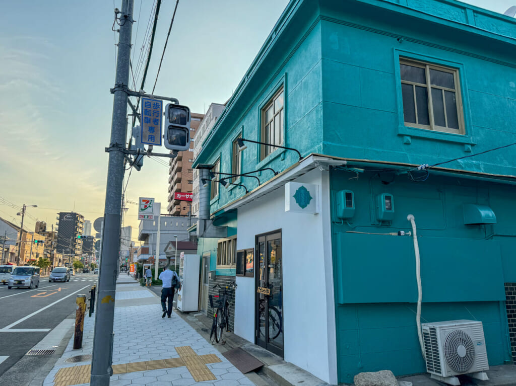 移転オープンしたカレー店「ほなまた」