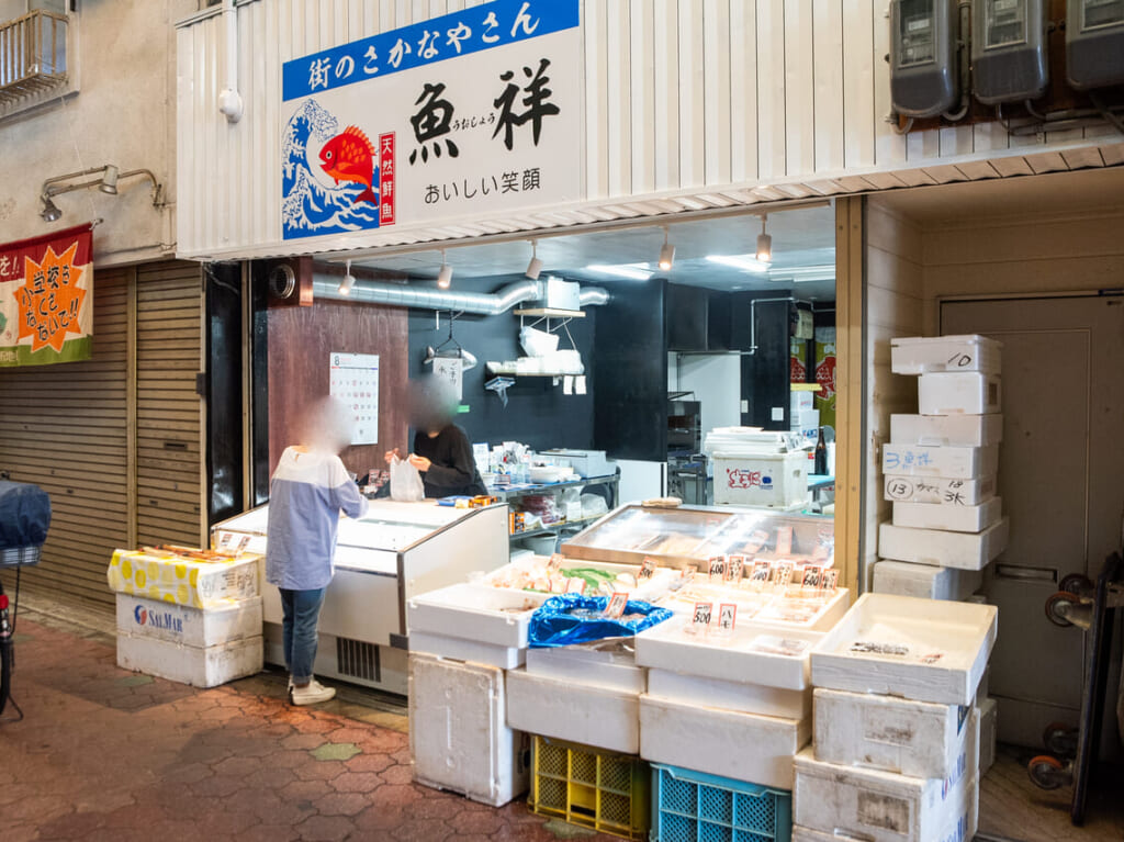 生野商店街にオープンした鮮魚店「魚祥」