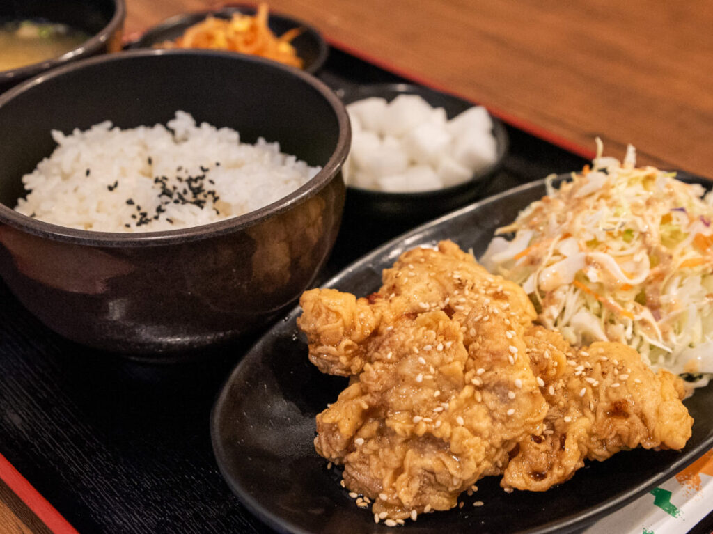 桃谷駅近くの韓国チキン「momodakni chicken&beer」